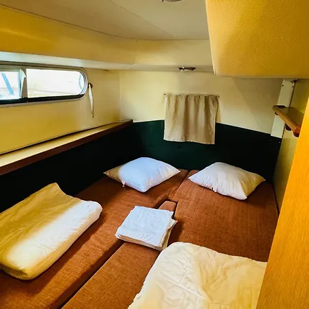Botel Bateau Familial à - 8 Pers. - Api-1-46-31 *